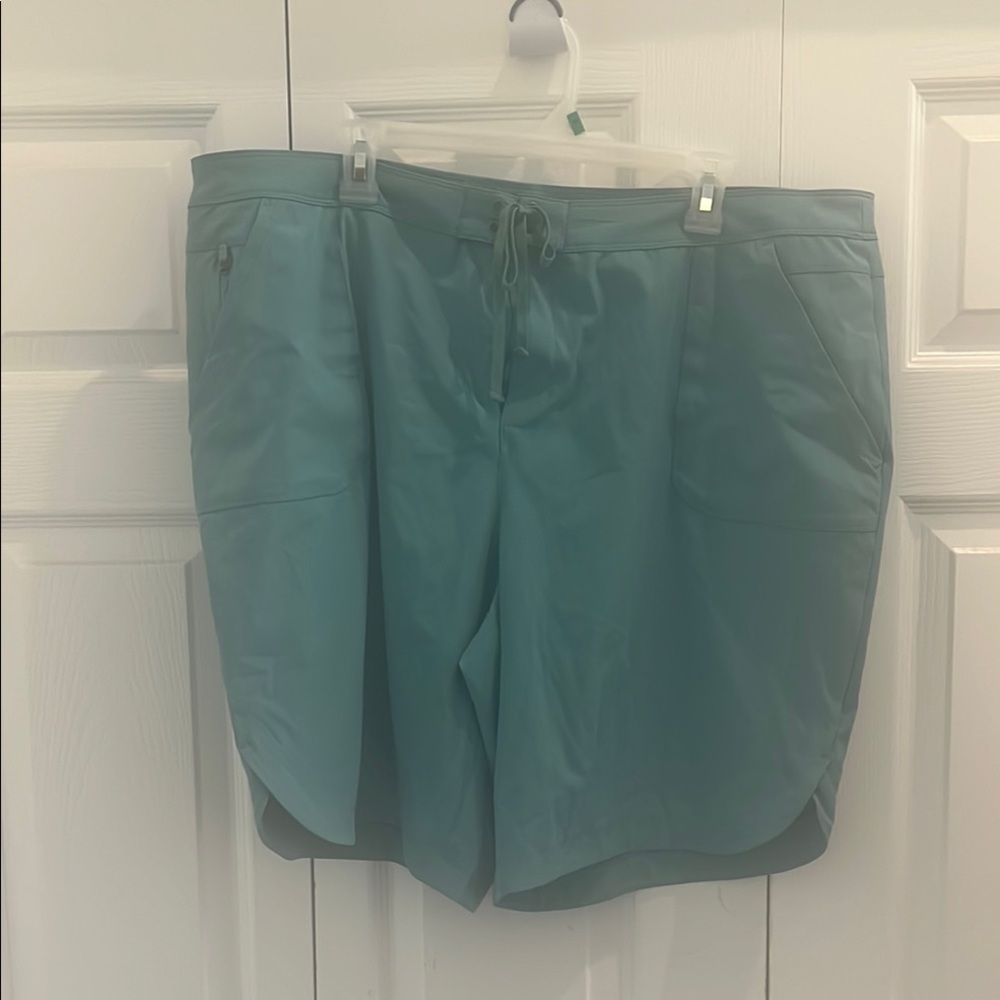 Zuda Green Athletic Shorts Lightweight and Comfortable